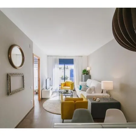 Apartment Spaces Deluxe Apartment- 3 Bedroom, 2 Bathroom, Next To Beach, Sleeps 6 Sitges