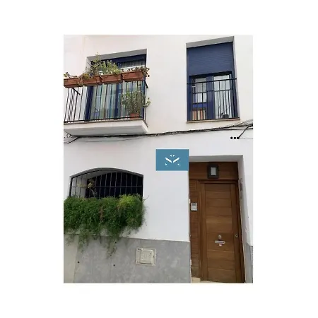 Apartment Spaces Deluxe Apartment- 3 Bedroom, 2 Bathroom, Next To Beach, Sleeps 6