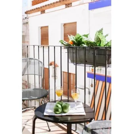 Apartment Spaces Deluxe Apartment- 3 Bedroom, 2 Bathroom, Next To Beach, Sleeps 6 Sitges